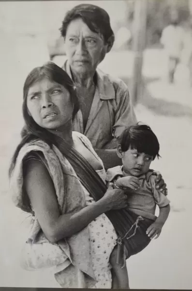 Las fotografías de indígenas se encuentran en una sala dedicada a su etnia y cultura. Todas las fotos no tienen identidad del Autor, ni la fecha en que fue realizada.